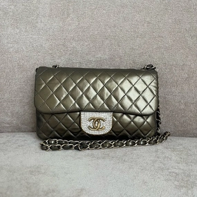 Preloved Chanel HMM Quilted Olive Leather Shoulder Bag