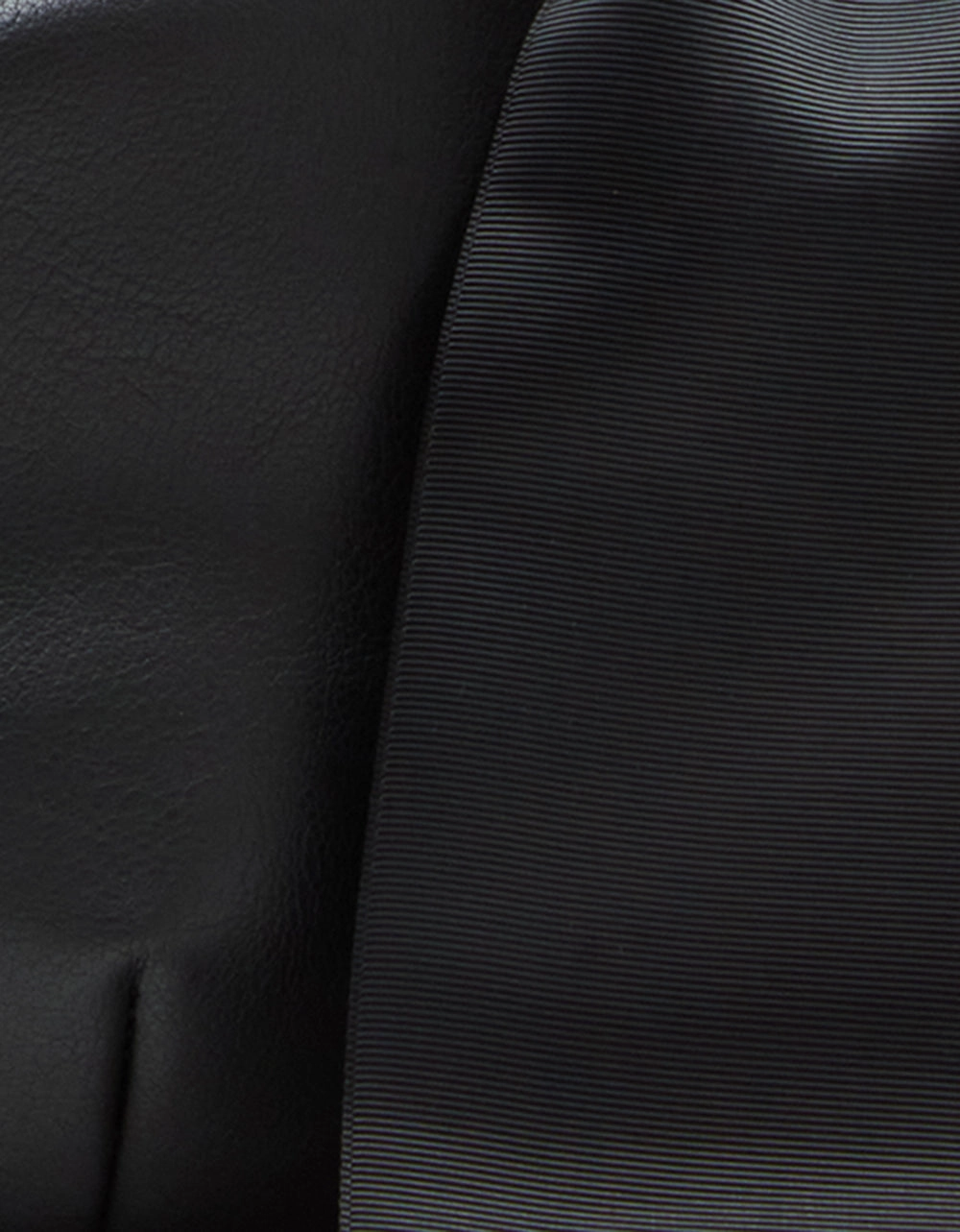 READ MY LIPS SHOULDER BAG BLACK
