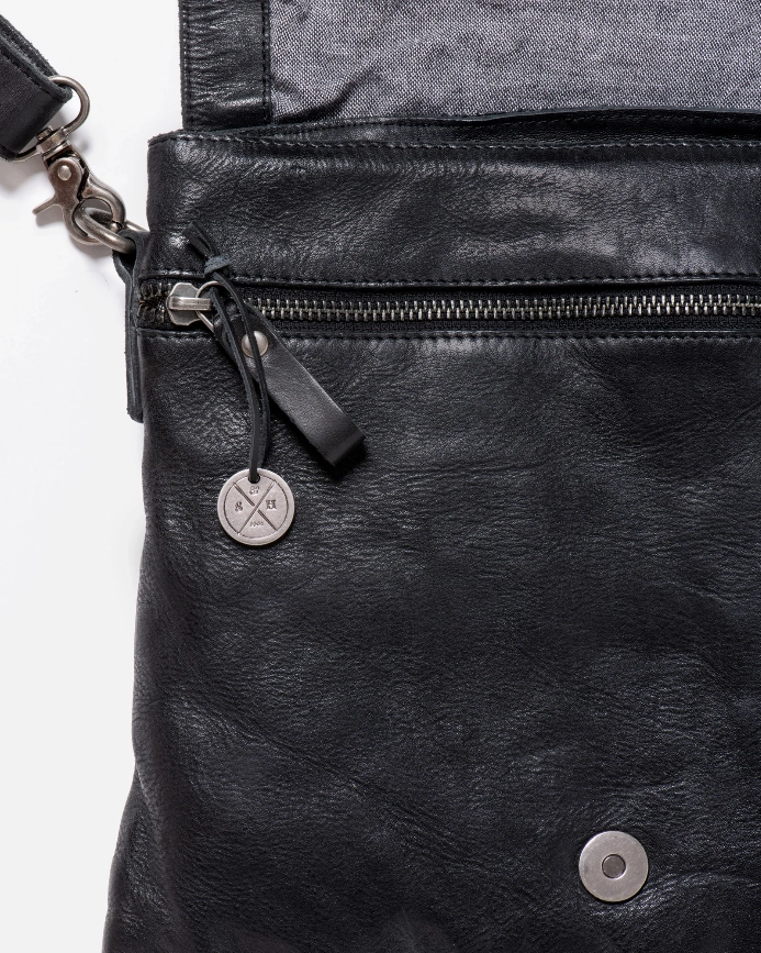 STITCH & HIDE WASHED LEATHER BERLIN REPORTER/SHOULDER BAG BLACK - FREE WALLET POUCH