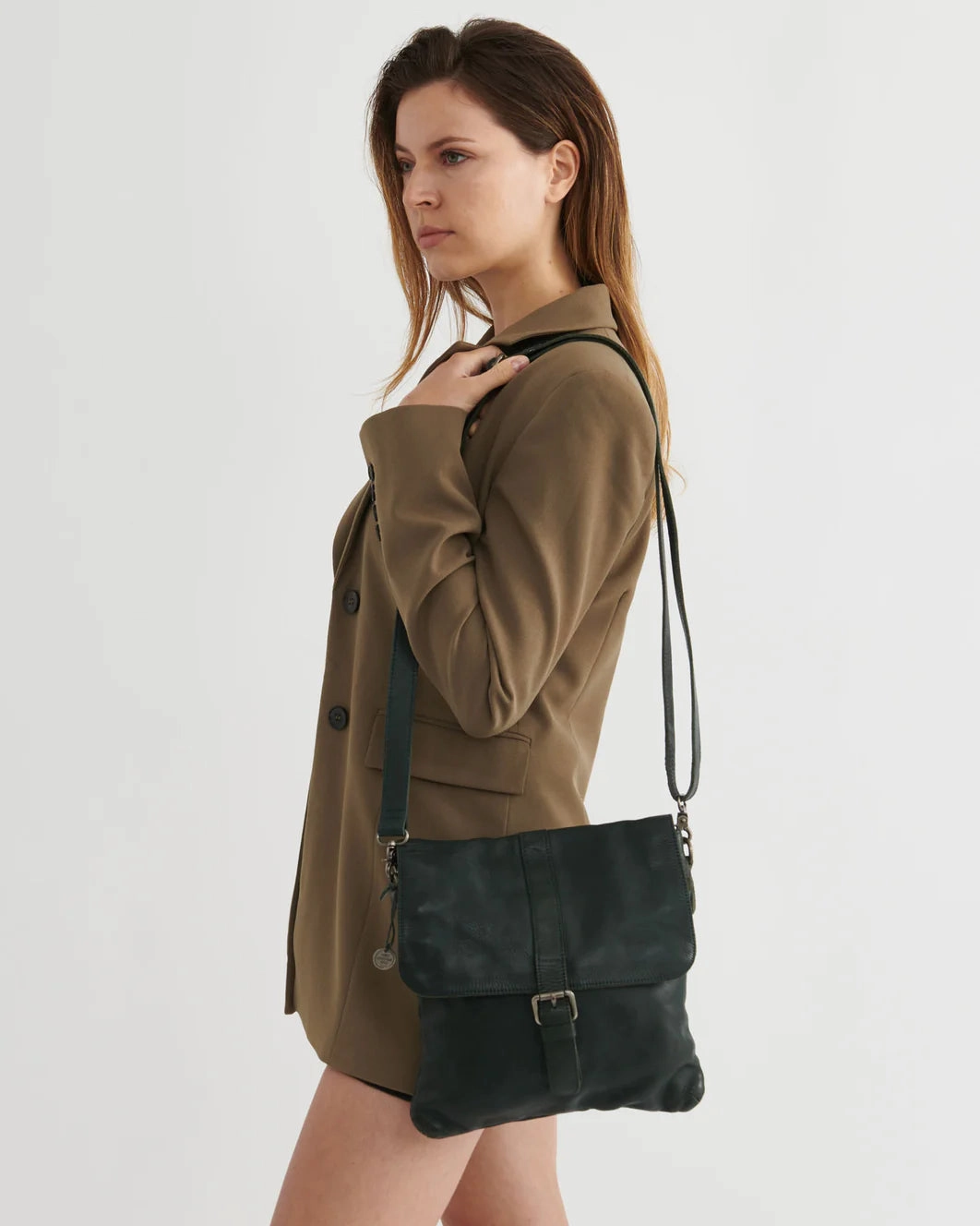 STITCH & HIDE WASHED LEATHER BERLIN REPORTER/SHOULDER BAG BLACK - FREE WALLET POUCH