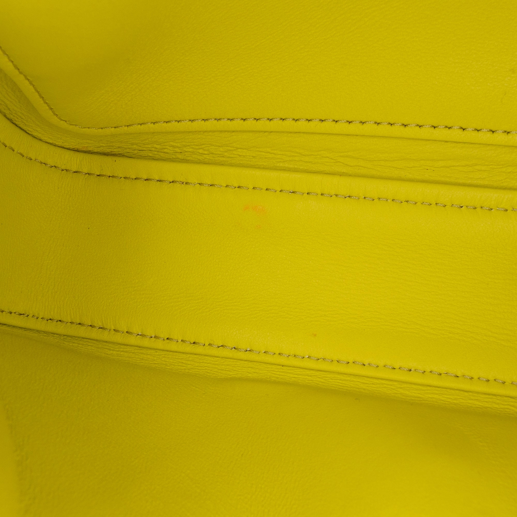 Triomphe Calfskin Cuir Chain Shoulder Bag