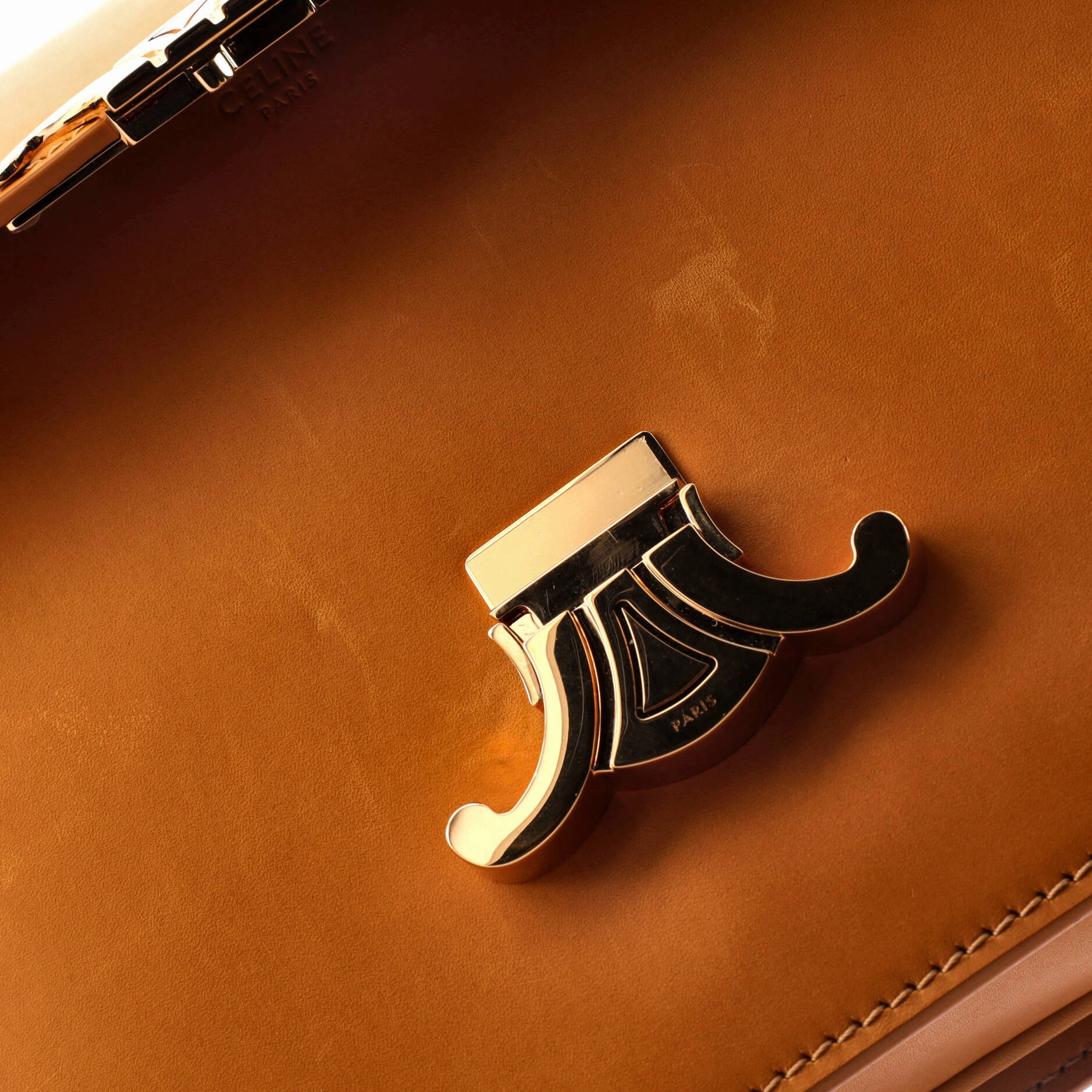 Triomphe Shoulder Bag Smooth Calfskin Medium