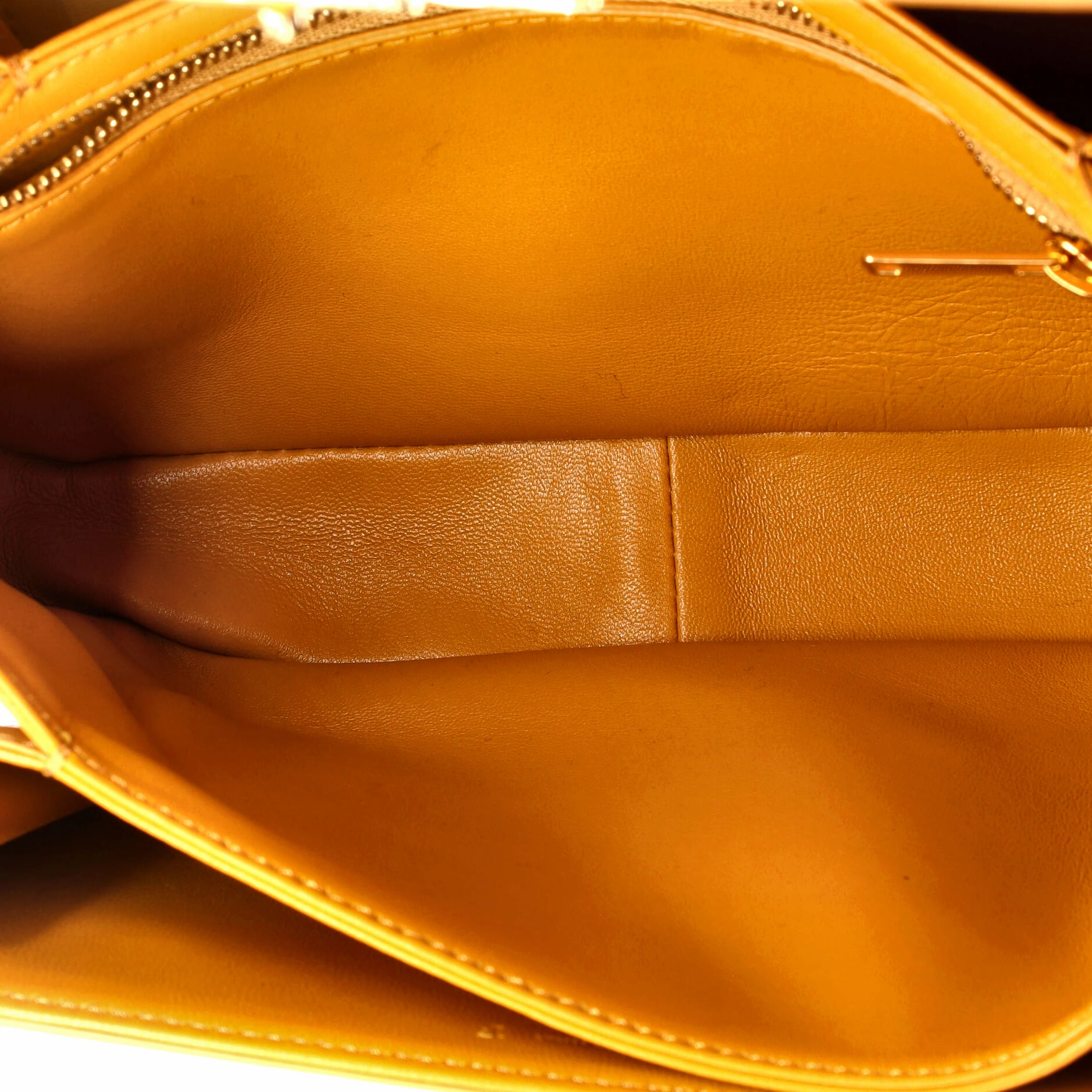Triomphe Shoulder Bag Smooth Calfskin Medium