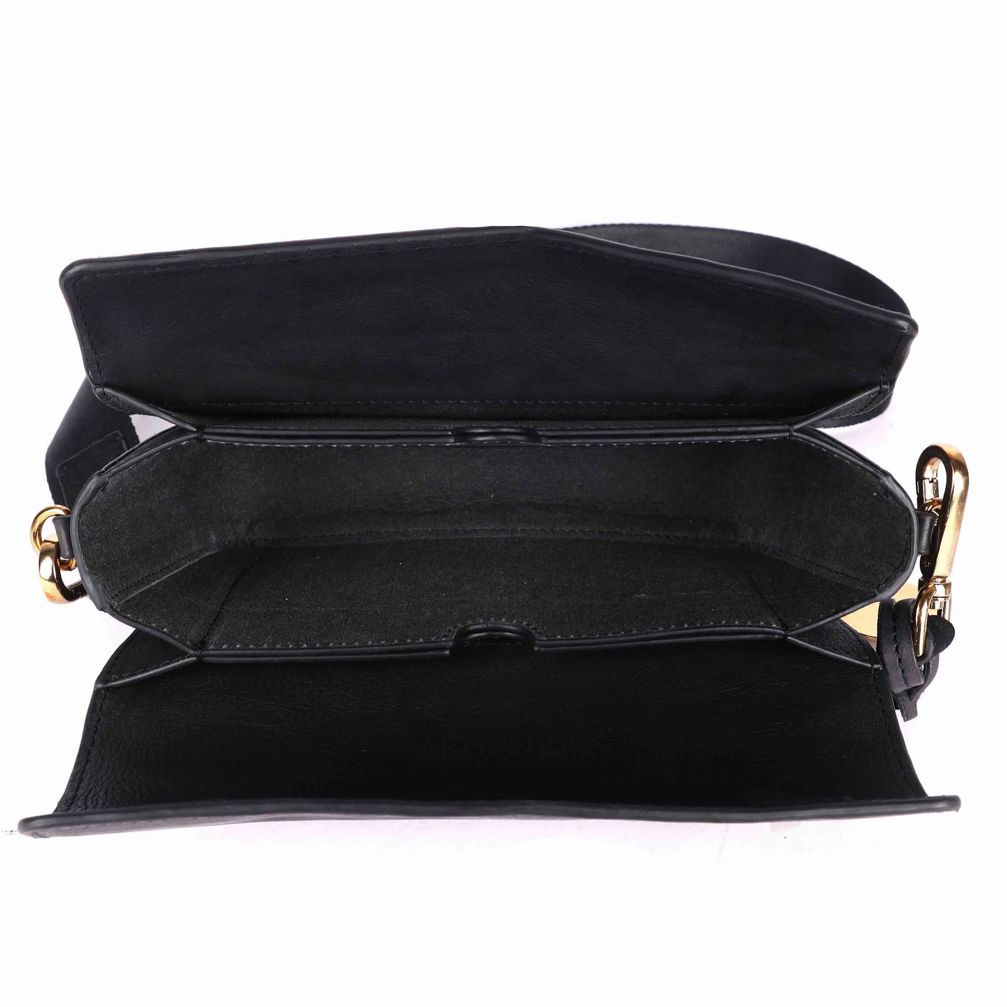 Vera - The Sling Bag